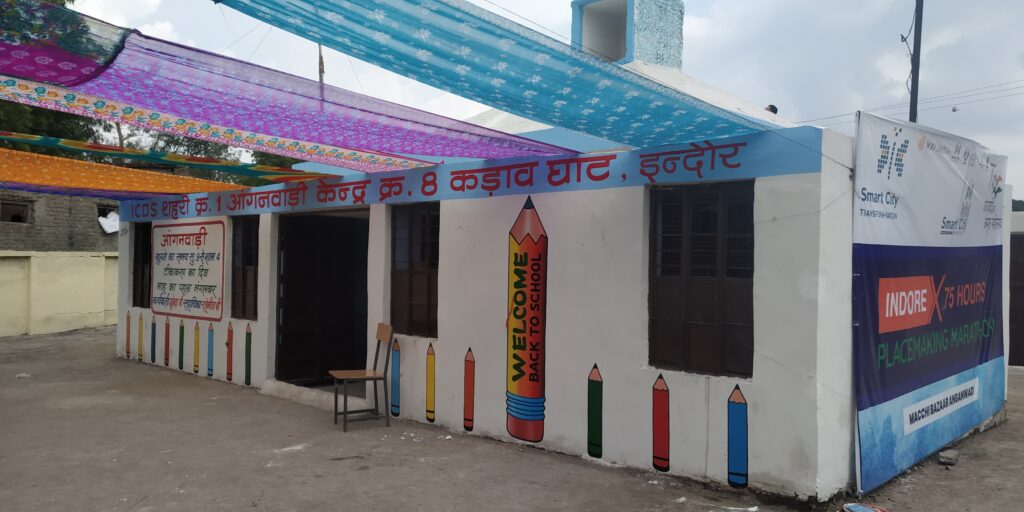 Design on a wall of Macchi Bazaar in Indore